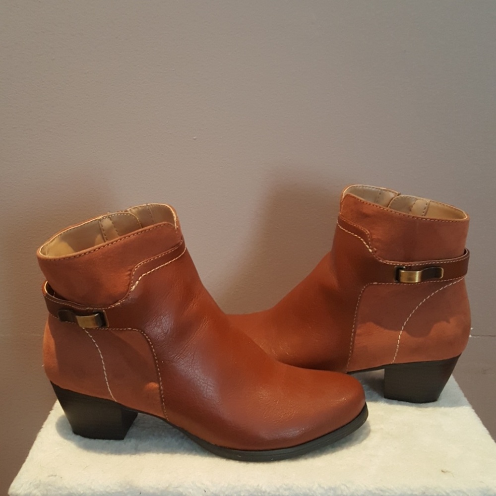 Naturalizer Faux leather/faux suede ankle boots